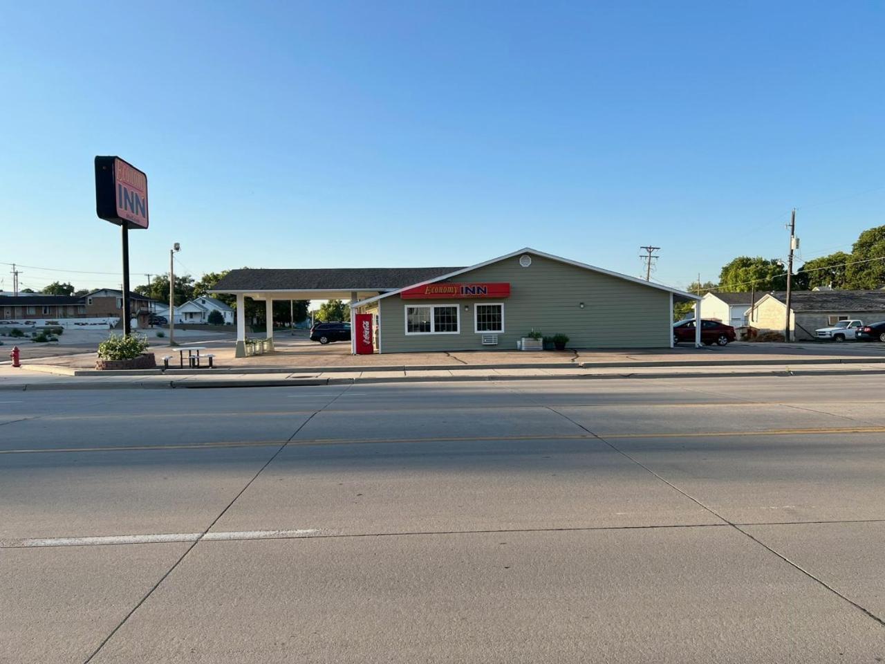 Economy Inn Mccook Exterior photo