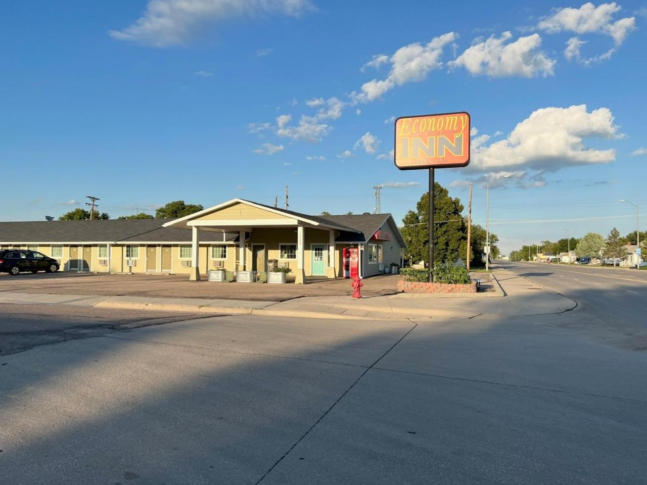 Economy Inn Mccook Exterior photo